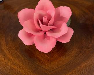W59 - $15 Capodimonte Flower. No chips!