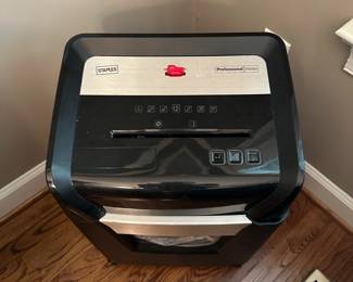 W5 - $40. Staples Professional Series Paper Shredder. Model SPL-TMC12A.