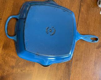 W98 - $40. Le Creuset #26 Square Griddle.