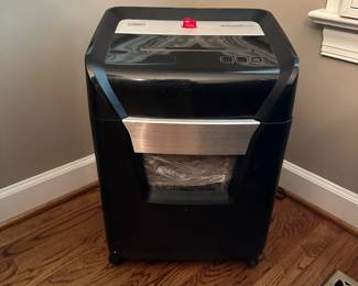 W5 - $40. Staples Professional Series Paper Shredder. Model SPL-TMC12A.