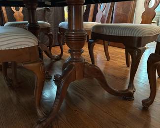 W1 - $250. Universal Furniture Dining Room Table & Chairs. Measures 44.5" wide x 70" deep x 29.5" tall. Has 2 leaves that add 15" each. 2 Captains, 4 regular chairs. Some seats have stains and 1 chair arm is wiggly.