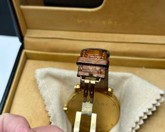 J27 - $6500. Bvlgari BB42GL Auto 18kt Mens Watch. WORKS! Some scratching on the gold case - I don't see any scratches on the crystal.