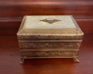 W78 - $30. Vintage velvet lined small jewelry box. Brass / Metal frame. Music Box works.