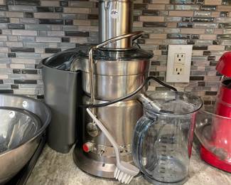 W106 - $100. Breville Juicer Fountain Elite.