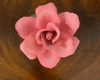 W59 - $15 Capodimonte Flower. No chips!