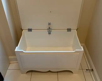 W87 - $30. Storage Trunk. 29" wide x 16.5" deep x 17" tall.