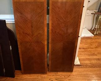 W1 - $250. Universal Furniture Dining Room Table & Chairs. Measures 44.5" wide x 70" deep x 29.5" tall. Has 2 leaves that add 15" each. 2 Captains, 4 regular chairs. Some seats have stains and 1 chair arm is wiggly.