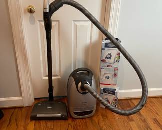 W156 - $350. Meile Capricorn Model S5981.