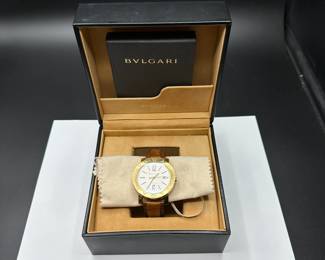 J27 - $6500. Bvlgari BB42GL Auto 18kt Mens Watch. WORKS! Some scratching on the gold case - I don't see any scratches on the crystal.