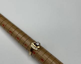 J1 - $300. Size 8. 14kt & diamond ring.