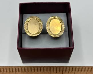 J19 - $640. 14kt gold cuff links.