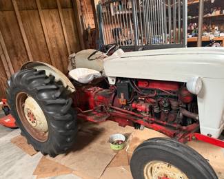 1950 ford 800, starts right up!
