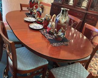 Gorgeous fine dining table, chairs with leaves