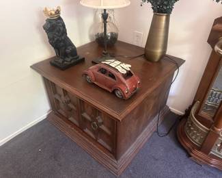 Sqaure vintage side table and decor items