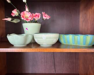 Vase w coordinate bowls