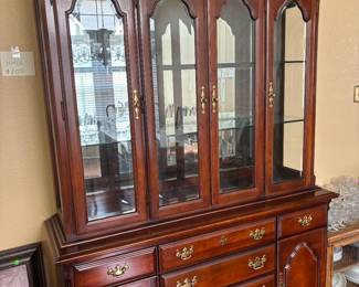 One piece hutch