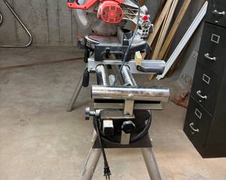 Mitre saw with extension table