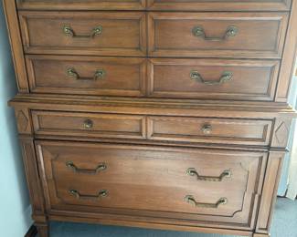 CHEST OF DRAWERS