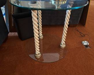 ROUND END TABLE