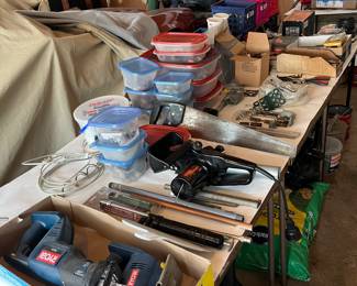 TOOLS & HARDWARE IN PLASTIC CONTAINERS