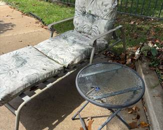 LOUNGE CHAIR & SIDE TABLE