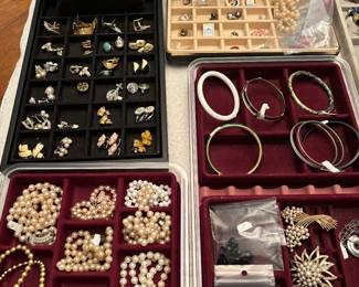 Pearls, pins, ear rings & pins