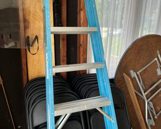STEP LADDER