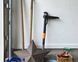 218 Lawn Care Decor