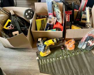 121 Assortment Of Tools