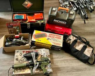 122 Vtg Tool Box More