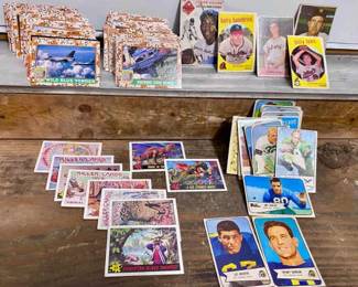 04 225 Collector Cards Mystery