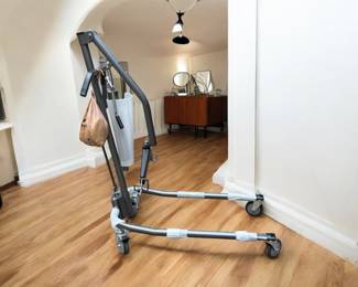 Drive Medical Lift - Excellent Condition