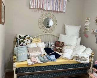 Day bed with trundle