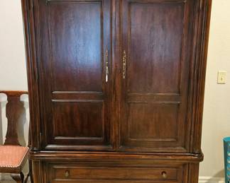 Large armoire