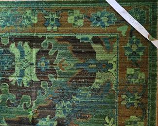 Closer look at the 12 x 15 rug
