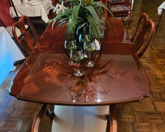 Dining table + 6 chairs