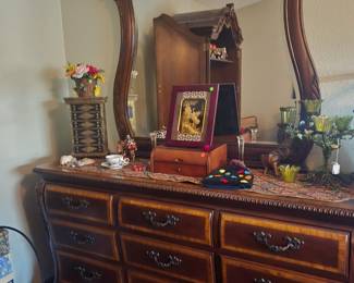 Large 9 drawer dresser with mirror