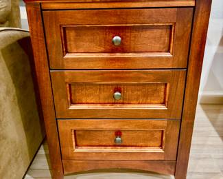 Transitional style chest