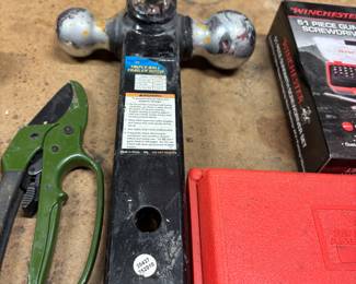 Tri-ball trailer hitch