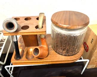 Pipes and pipe holders
