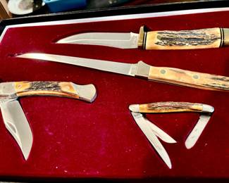 Large selection of collectible knives