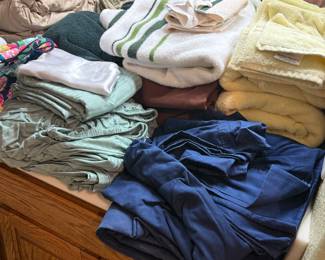 bathroom towels, linens