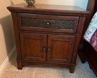 nightstand 2/2
