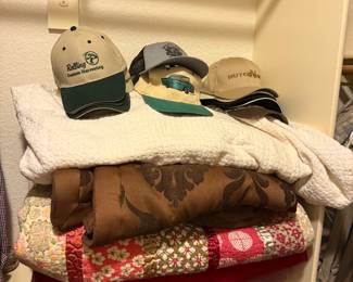 quilts/blankets, hats