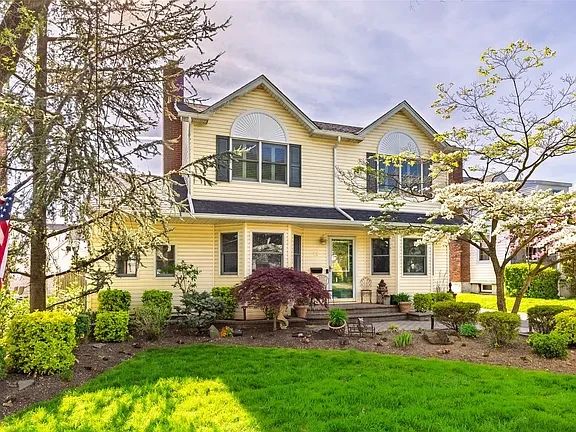 EAST ROCKAWAY WELL CARED FOR HOME
