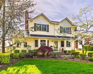 EAST ROCKAWAY WELL CARED FOR HOME