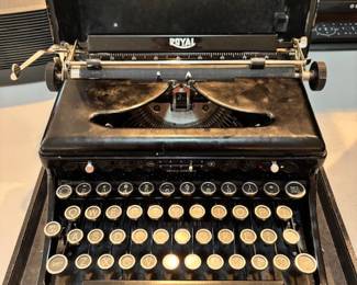 Royal Typewriter 