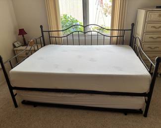 Daybed (Full) w/ Trundle (Twin)