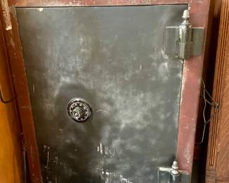 Large vintage safe. Sargent & Greenleaf, Inc. Co Rochester, New York