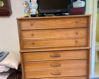 Vintage bedroom set: Sumter Cabinet Co. Sumter, South Carolina